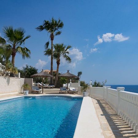 Frontline Villa, Five Star Deluxe Ел Кампело Екстериор снимка