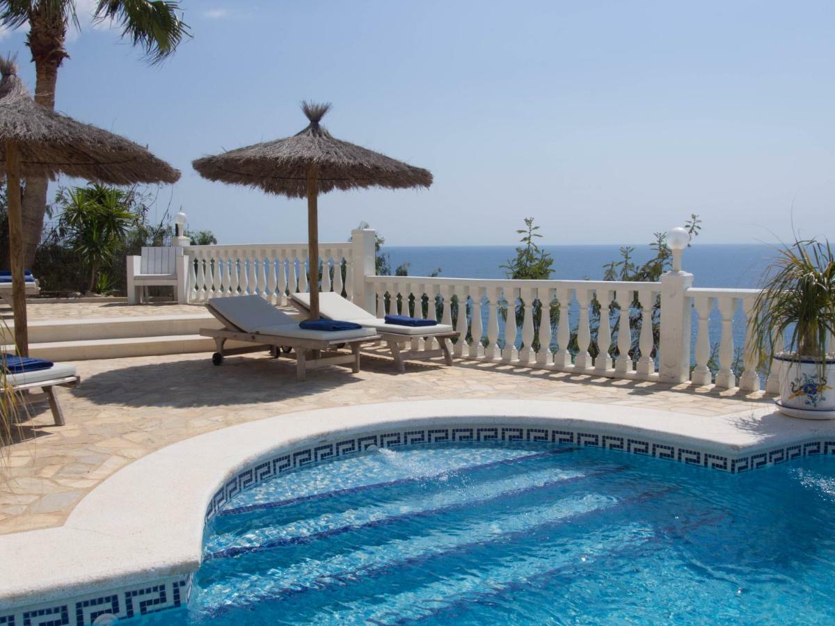 Frontline Villa, Five Star Deluxe Ел Кампело Екстериор снимка