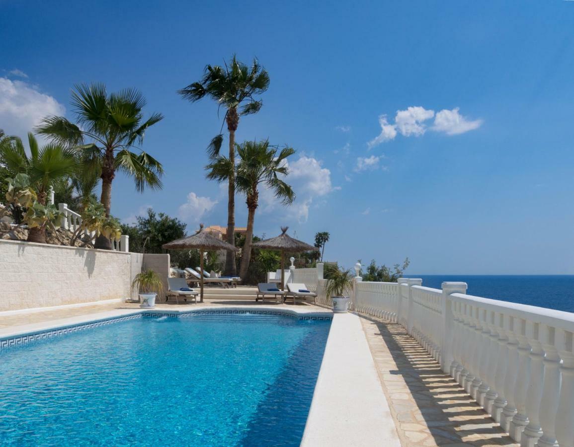 Frontline Villa, Five Star Deluxe Ел Кампело Екстериор снимка