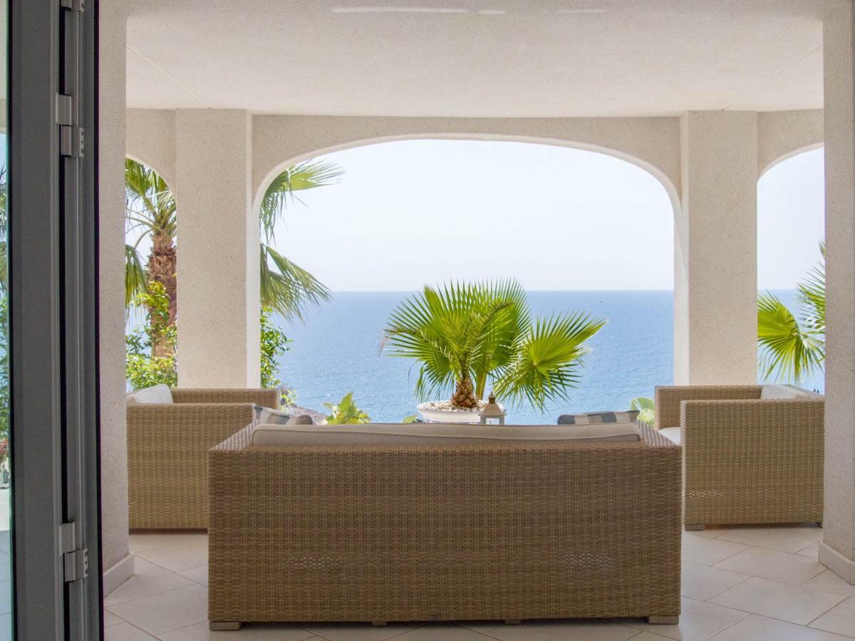 Frontline Villa, Five Star Deluxe Ел Кампело Екстериор снимка