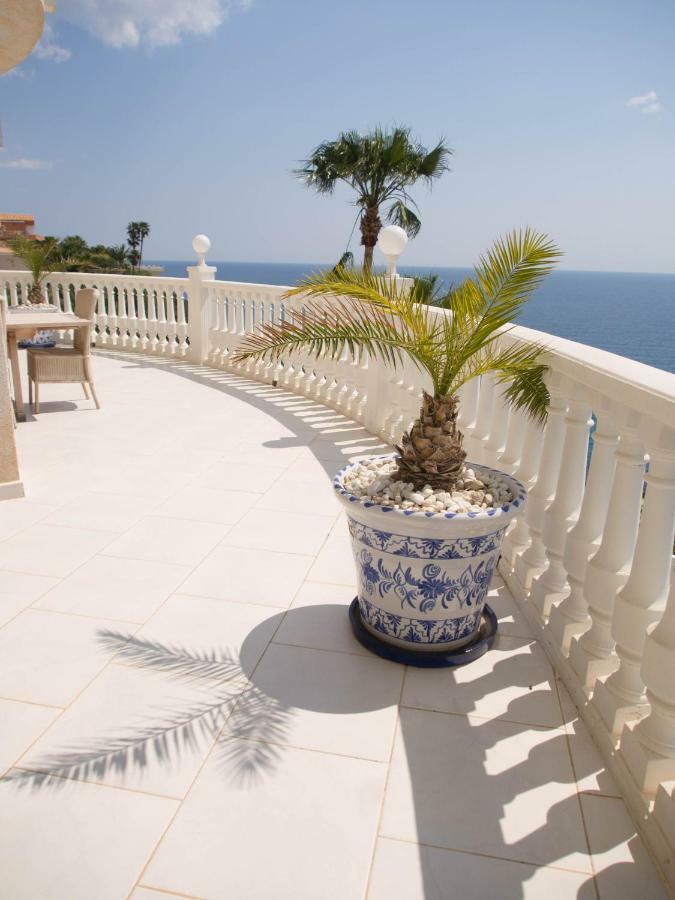 Frontline Villa, Five Star Deluxe Ел Кампело Екстериор снимка